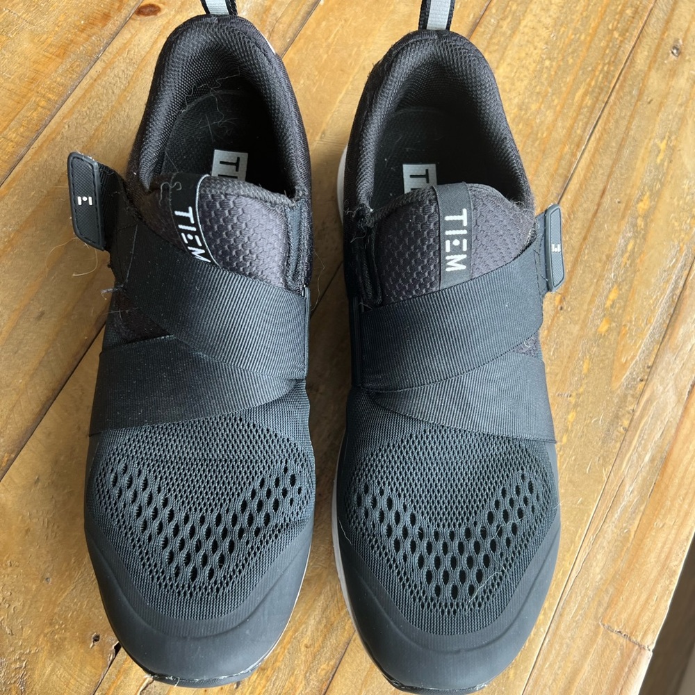 Woman’s Cycling shoes- 10.5